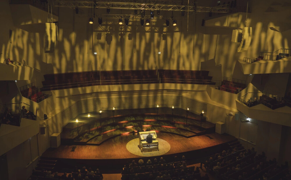 Baha ērģeļmūzika un Kamerons Kārpenters saviļņo klausītājus Liepājā