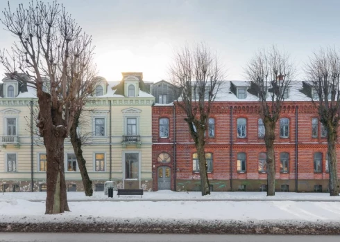 Kūrmājas prospektā 15/17 uzsākta vēsturiskā ēku kompleksa atjaunošana.