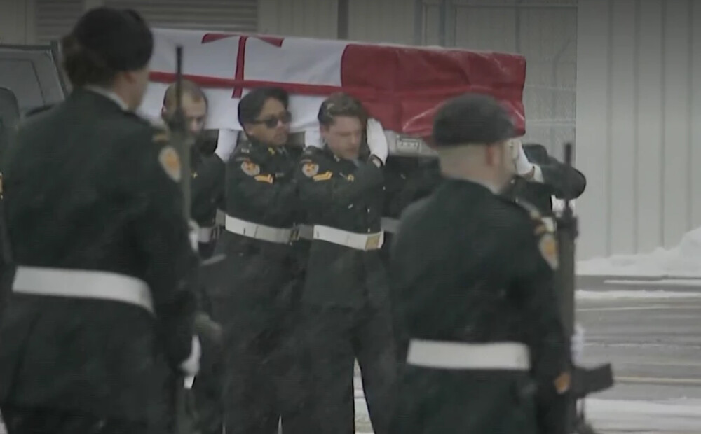 Zemes klēpī guldīts netālu no Rīgas bojāgājušais Kanādas karavīrs