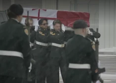 Zemes klēpī guldīts netālu no Rīgas bojāgājušais Kanādas karavīrs