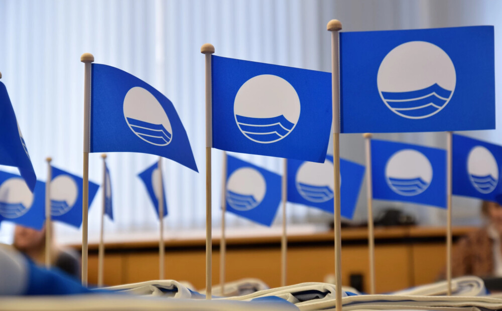 Zilajam karogam šogad izvirzītas 13 Latvijas peldvietas