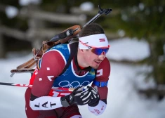 Латвийские биатлонисты на Олимпиаде в Италии до пьедестала не доехали