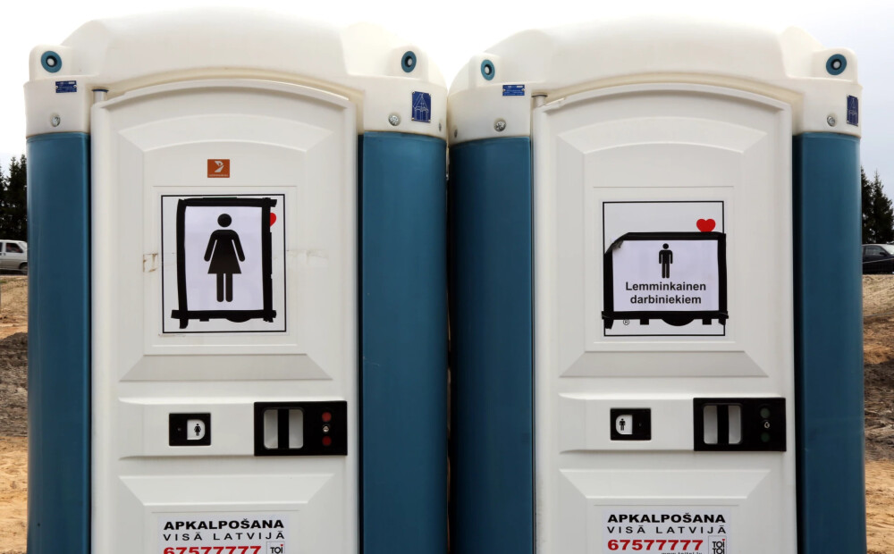 Jelgavā uz nenoteiktu laiku slēgta stacionārā tualete Uzvaras parkā