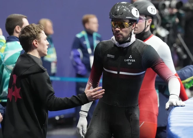 Latvijas sportisti cīnās 1000 metru kvalifikācijā šorttrekā. 