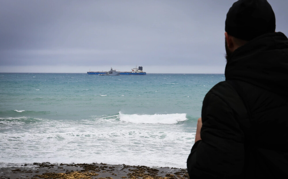 Divas valstis kavē jaunās Eiropas naftas sankcijas pret Krieviju