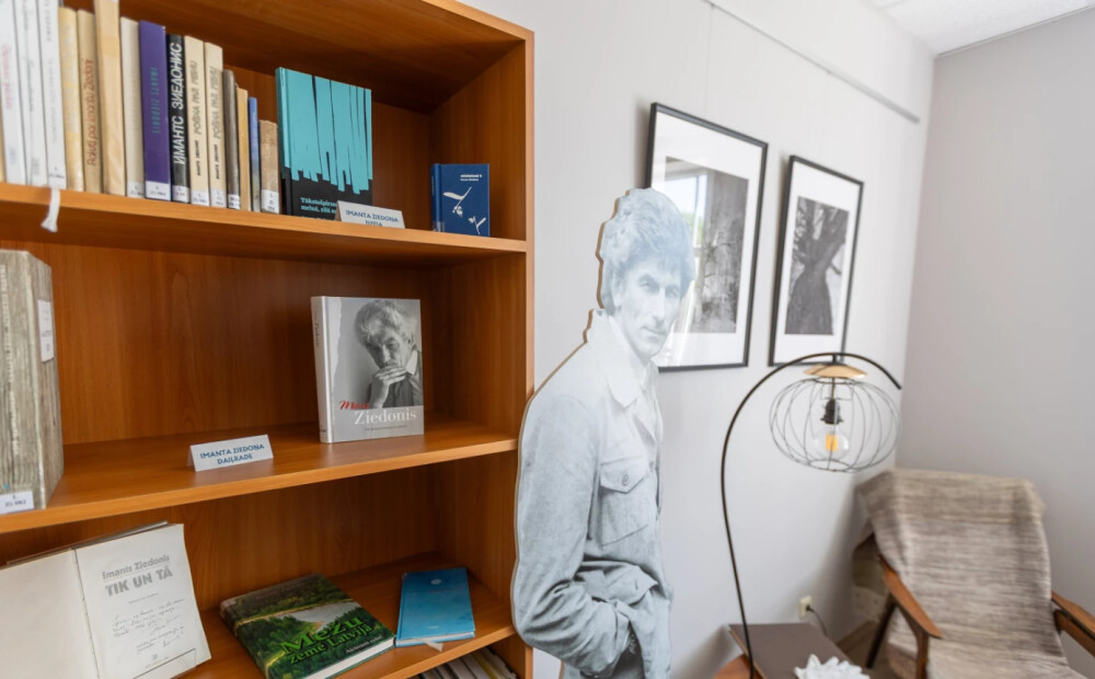 Bibliotēka aicina papildināt Imanta Ziedoņa darbu kolekciju