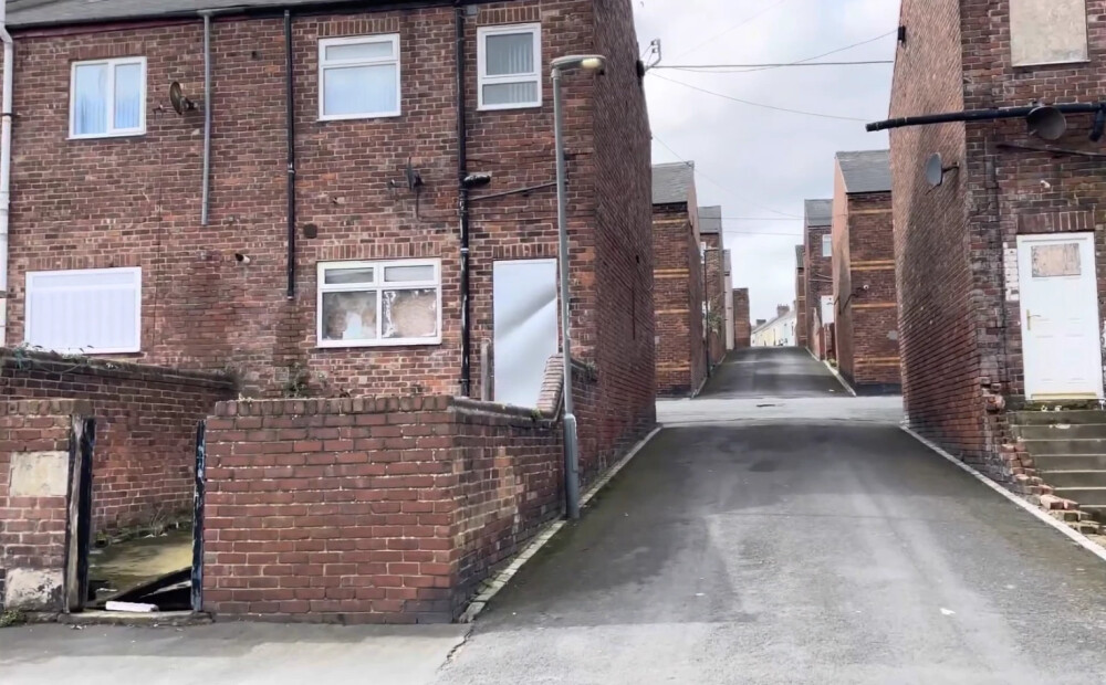 "Nolīdziniet šo vietu līdz ar zemi!" Spoku pilsēta Lielbritānijā pārsteidz ar ko ļoti dīvainu