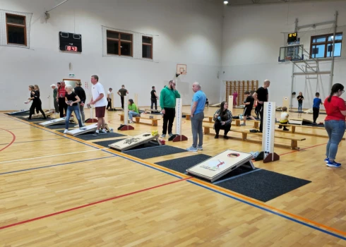 Jelgavā ieradīsies Eiropas labākie kornhola spēlētāji.