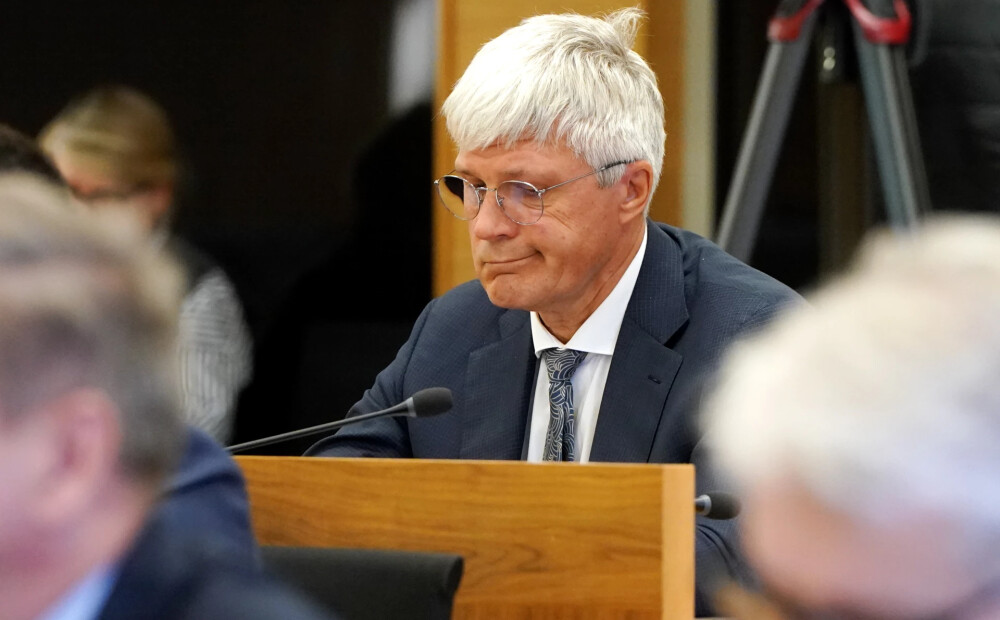 Atstādinātais Rēzeknes mērs Bartaševičs sola turpināt turēt roku uz "pilsētas pulsa"