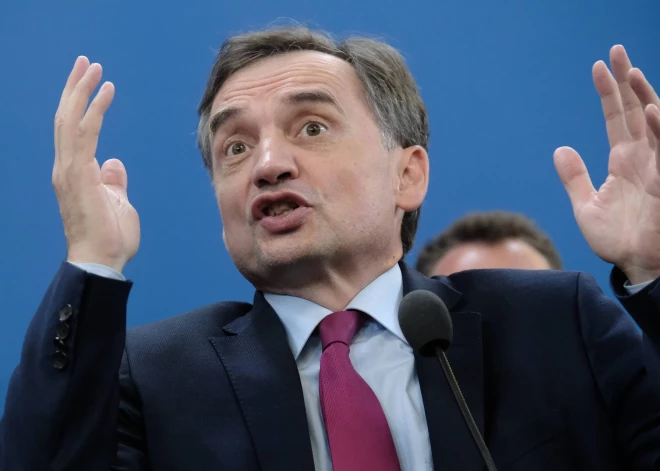 Polija lūdz Eiropas palīdzību, lai arestētu uz Ungāriju aizbēgušo tieslietu eksministru Zjobro