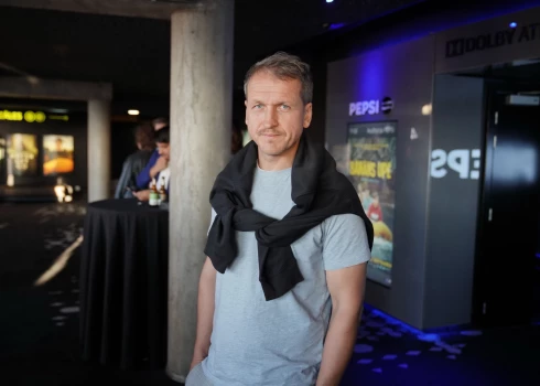 Aktieris un režisors Intars Rešetins-Pētersons kopā ar draugu Jāni Gulbi vaļasprieku pārvērtuši biznesā. 