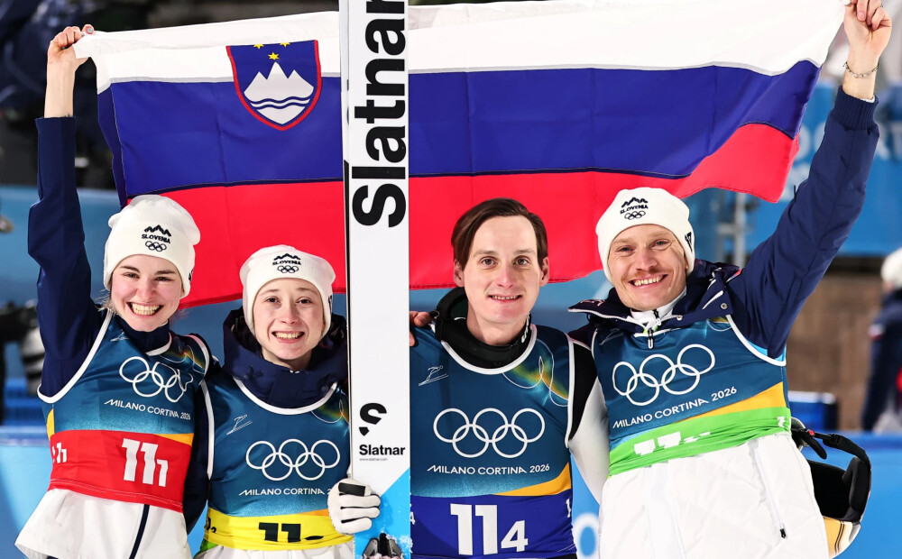 Slovēņu tramplīnlēcēji triumfē komandā, revanšējoties par neveiksmēm individuālajās sacensībās