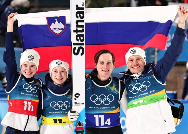 Slovēņu tramplīnlēcēji triumfē komandā, revanšējoties par neveiksmēm individuālajās sacensībās