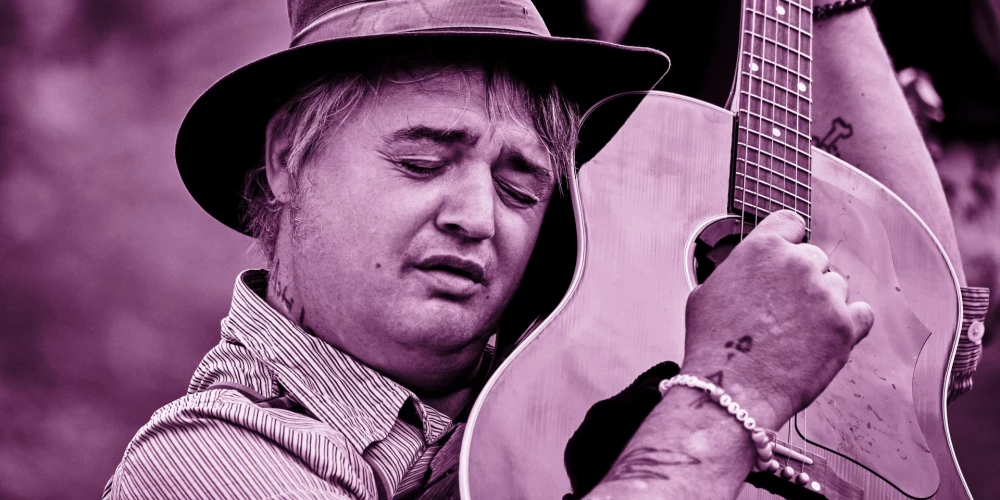 Pīts Dohertijs, kura vārds cieši saistīts ar britu rokmūzikas renesansi 21. gadsimta sākumā, pazīstams gan kā grupu "The Libertines" un "Babyshambles" līderis, gan kā spilgts solomākslinieks.