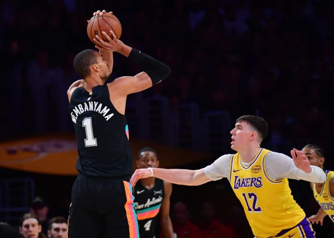 Vembanjama ar grandiozu sniegumu pirmajā puslaikā saplosa "Lakers"