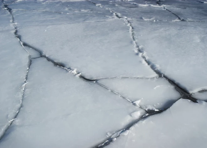 Tas bija briesmīgi! Kā viņš kliedza... – liepājniece atklāj izmisuma pilnos mirkļus, glābjot jūrā ielūzušu zēnu. VIDEO