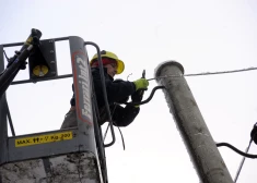 Rīdzinieki satraukti par nelegālajiem gaisa vadiem: dome situāciju risina jau trīs gadus