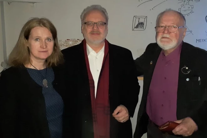 Ieva Freinberga, toreizējais Valsts prezidents Egils Levits un Austris Grasis.