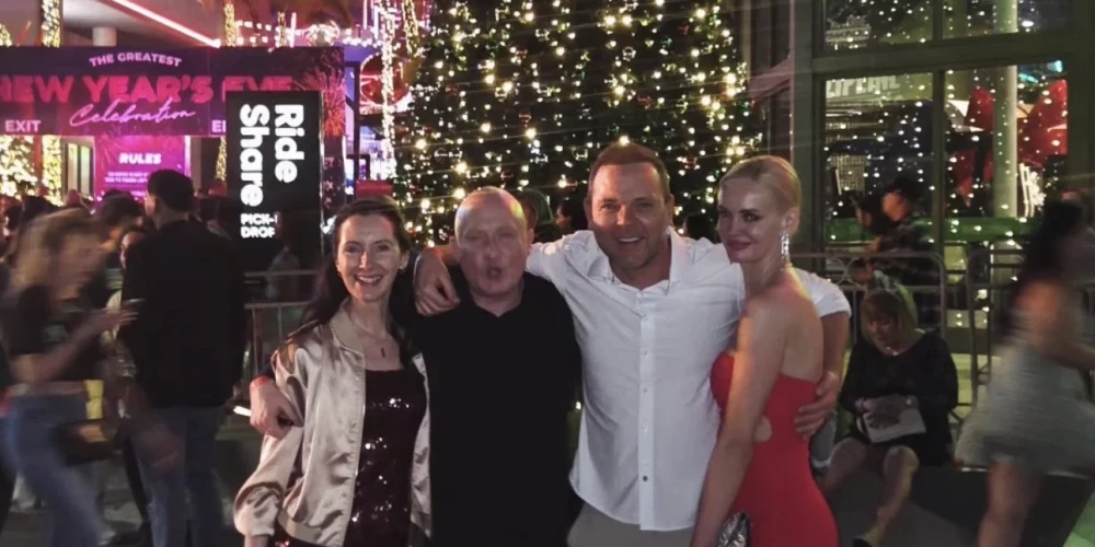 Mūziķis Lauris Reiniks, menedžere Santa Kola un producents Jānis Kļaviņš ar sievu bija devušies ceļojumā uz Puertoriko - galamērķi, kas nav tik ierasts latviešu ceļotāju vidū.