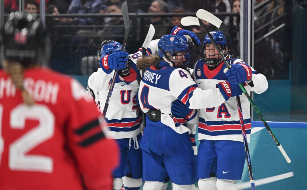 Sieviešu hokeja milžu cīņā amerikānietes sagrauj Kanādu