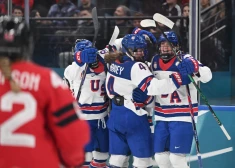 Sieviešu hokeja milžu cīņā amerikānietes sagrauj Kanādu