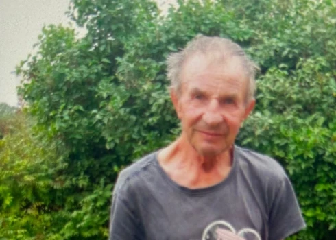 Valentīnam ir veselības problēmas, un viņš pārvietojoties klibo.