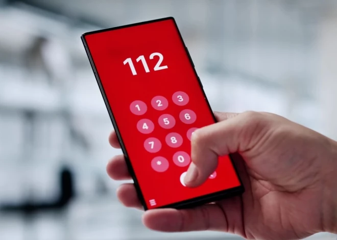 Жителям Латвии объяснили, в каких случаях нельзя звонить на экстренный номер 112