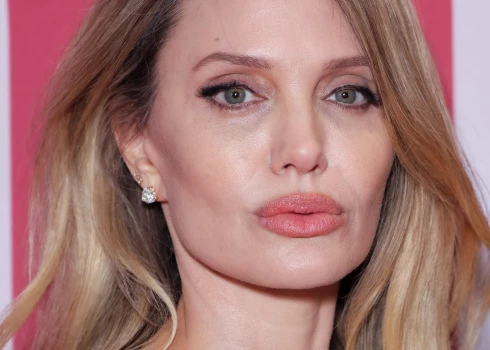 Анджелина Джоли.