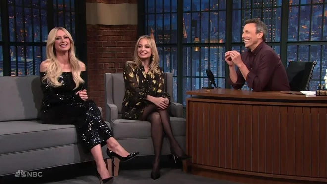 Parisa Hiltone un Nikola Ričija 2024. gadā viesojās sarunu šovā pie Seta Meijersa, kur reklamēja savu jauno šovu “Paris & Nicole: The Encore”.