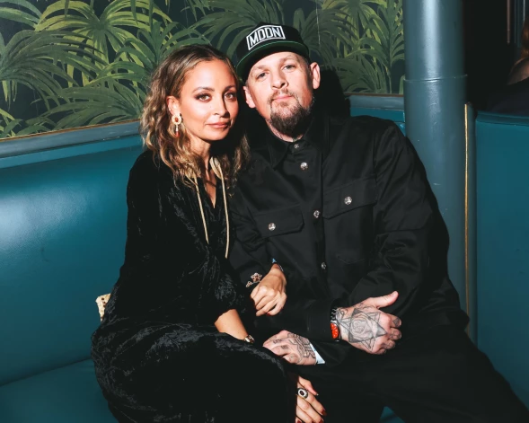 Nikola Ričija ar vīru Džoelu Madenu 2025. gadā.