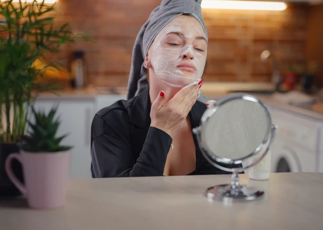 Хватит мазаться впустую: почему ваш крем не работает в мороз и чем его заменить