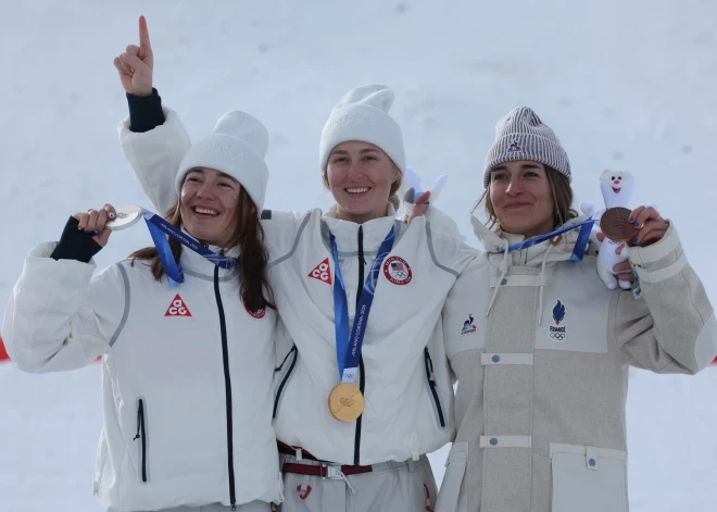 Olimpisko spēļu frīstaila slēpošanas mogulā dubultuzvara ASV sportistēm