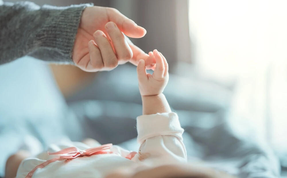 Latvijā pieaug respiratori sincitiālā vīrusa aktivitāte — vissmagāk saslimst zīdaiņi