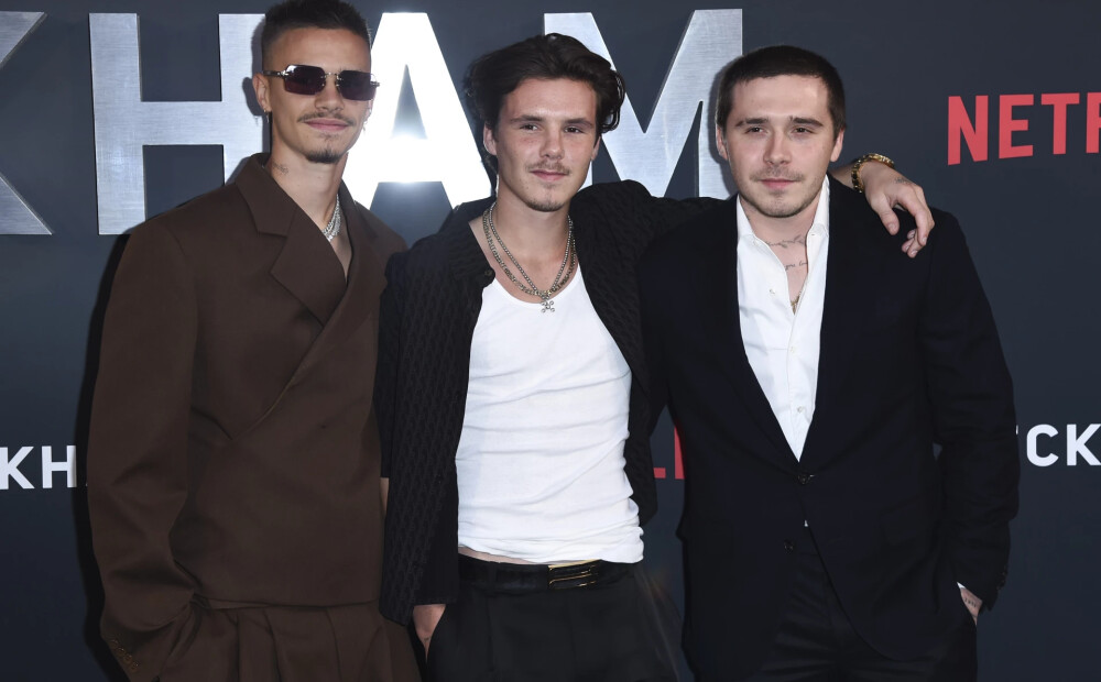 Bekhemu ģimenes drāma: ko Krūzs ar publisko vēstījumu signalizē brālim Bruklinam?