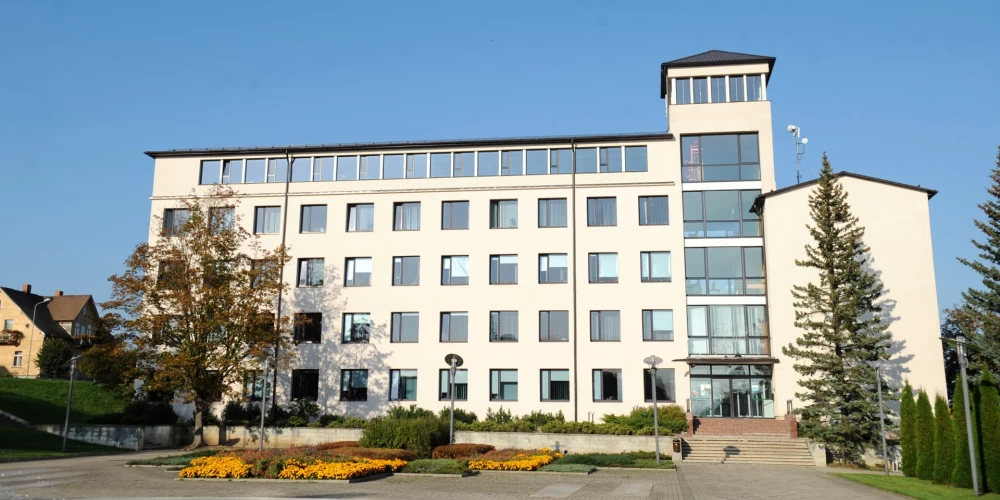 Madonas pilsētas dome.