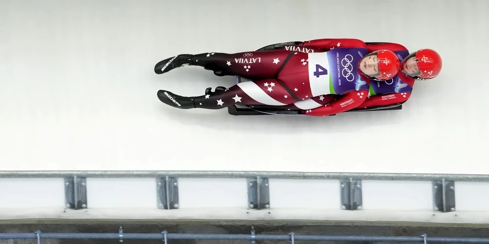 Латвийские спортсменки по сумме двух заездов уступили призовой тройке 0,253 секунды.