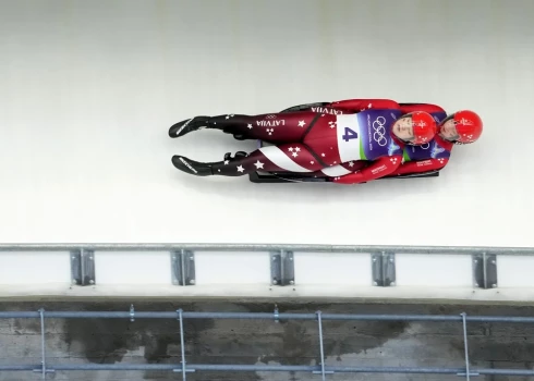 Латвийские спортсменки по сумме двух заездов уступили призовой тройке 0,253 секунды.