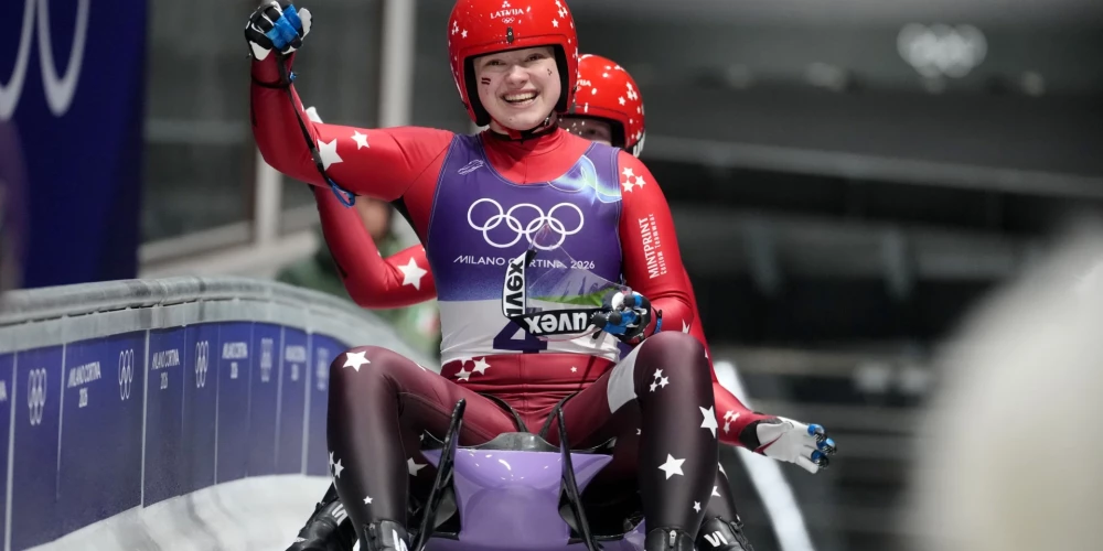 Latvijas kamaniņu divnieks Marta Robežniece un Kitija Bogdanova.