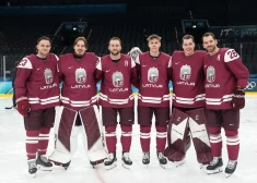 Olimpisko spēļu 6. diena: Latvijas hokejisti pret NHL zvaigznēm, kamaniņu sportā noslēgums