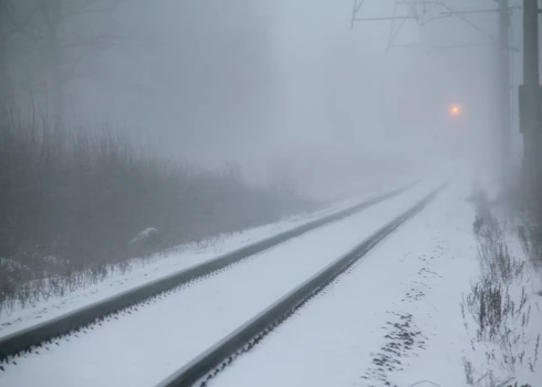 Dzelzceļa pārbrauktuves signalizācijas sistēmas tehnisko problēmu dēļ Sarkandaugavā satiksmi regulē manuāli.
