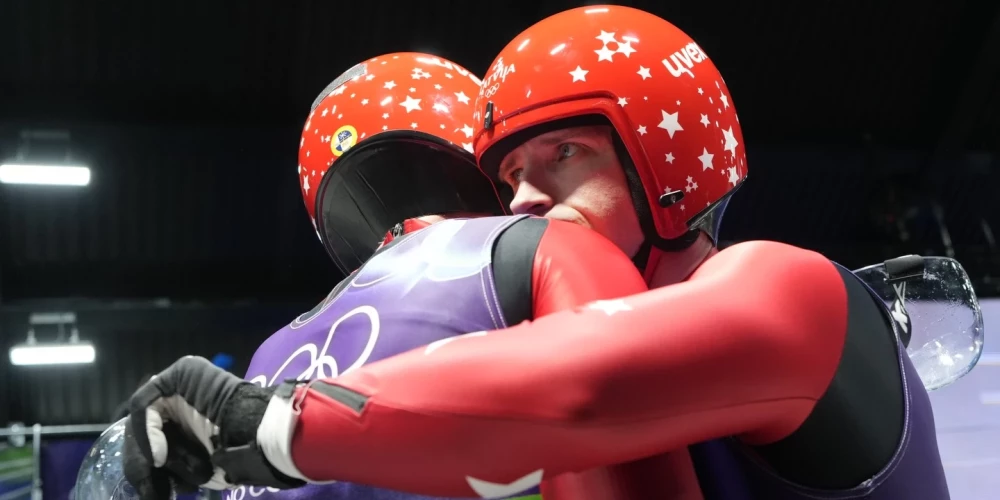 Mārtiņš Bots ar Robertu Plūmi pie medaļas netika.