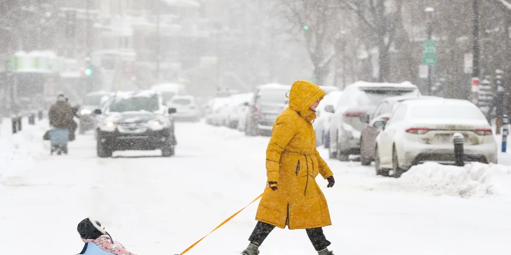 Latvijā gaidāms spēcīgs sniegputenis.