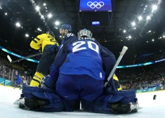Zvaigžņotā Zviedrijas hokeja izlase tikai trešajā trešdaļā nolauž sīksto Itāliju