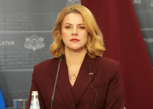 Latvijas Ministru prezidente Evika Siliņa iztur neuzticības balsojumu.