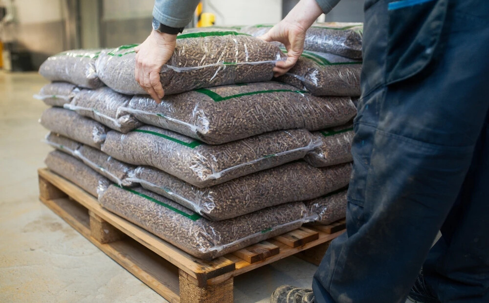 Kurināmā krīze Latvijā: veikalos ievieš stingrus limitus; brīdina par "izmanīgiem" krāpniekiem