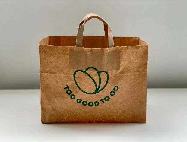 Daudzviet Eiropā ir pieejama lietotne Too Good To Go, kas ļauj par zemām cenām dienas beigās iegādāties restorānos un veikalos neizpārdotu pārtiku.