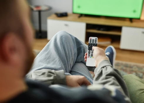 Зимой без телевизора не выжить.