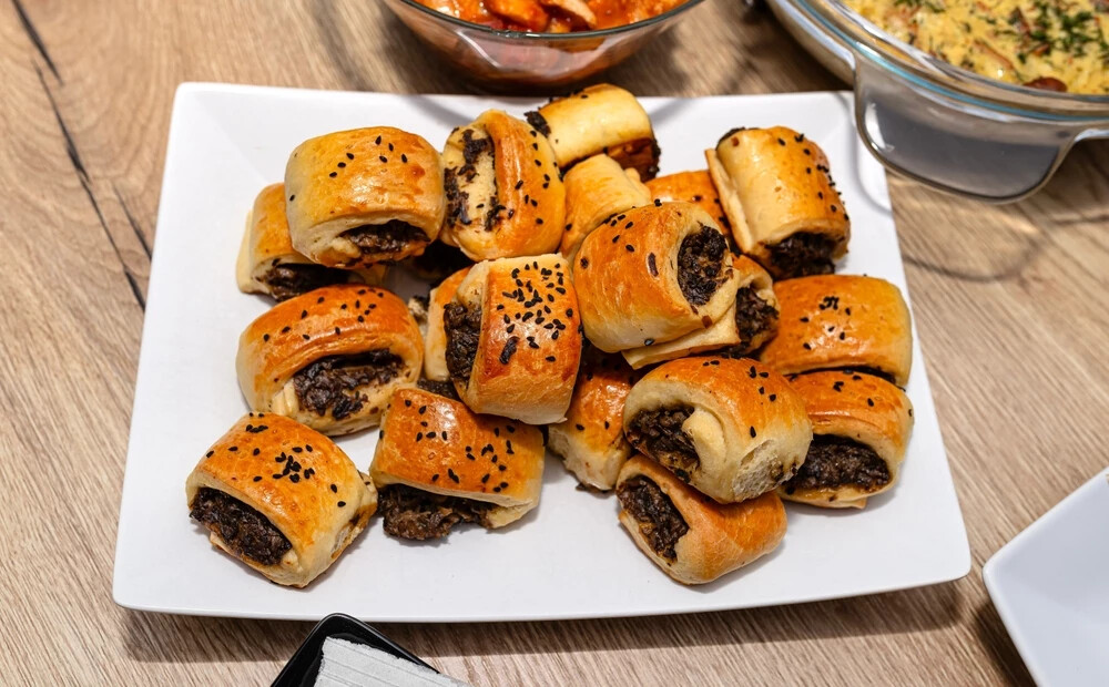 Kā pagatavot ideālu rauga mīklu, kas derēs gan pīrāgiem, gan saldajām bulciņām