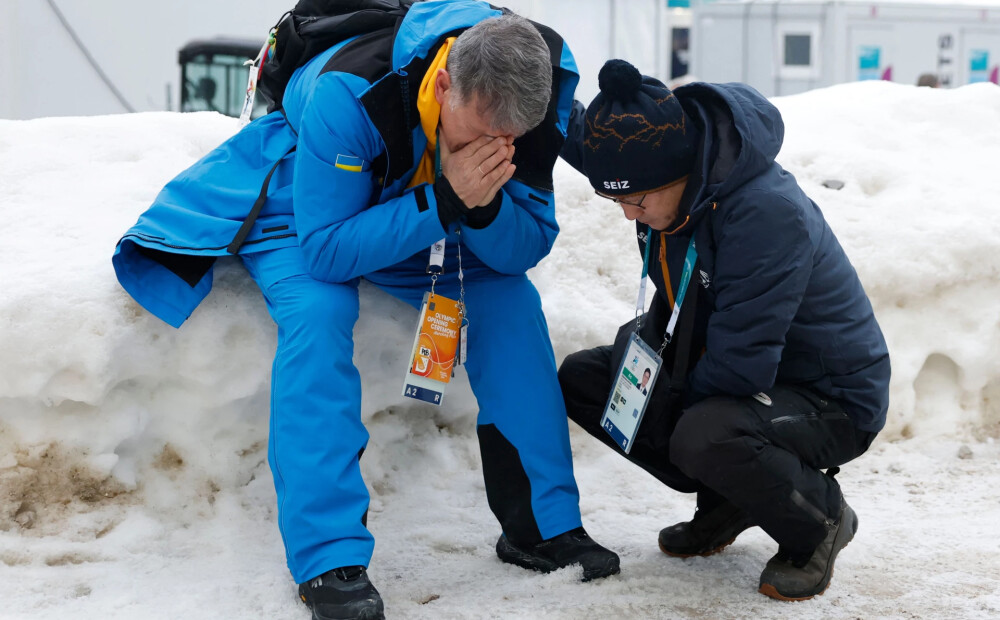Foto, kas grauj ticību labajam: diskvalificētā olimpieša Heraskeviča tēvs-treneris salūzt kameru priekšā
