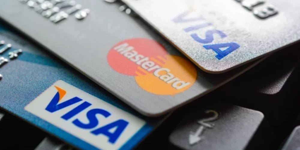 Eiropa vēlas mazināt atkarību no “Visa” un “Mastercard”.